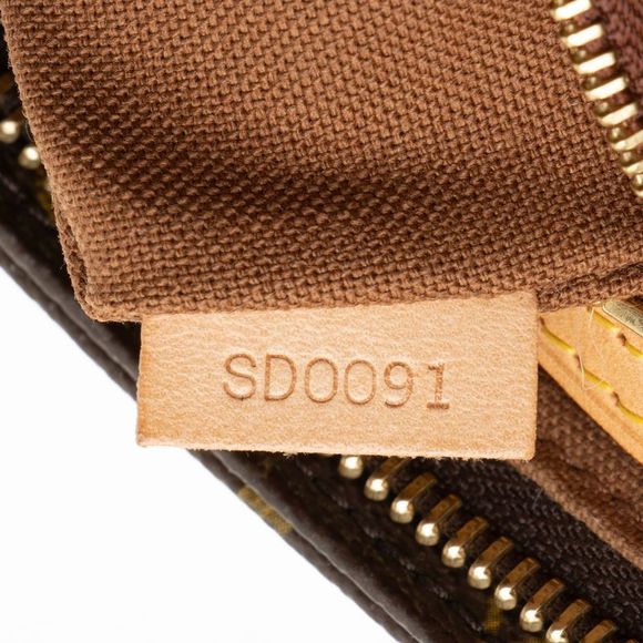 Louis Vuitton Vintage Monogram Canvas Trotteur Shoulder Bag - Picture 6 of 15